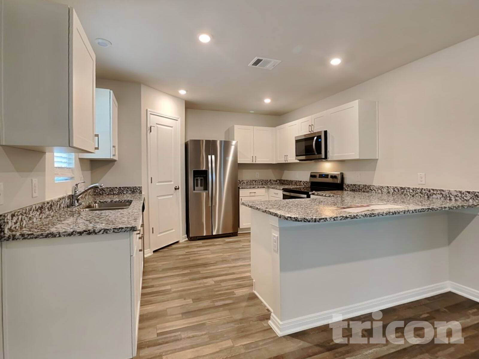 Building Photo - 10126 Cerritos dr