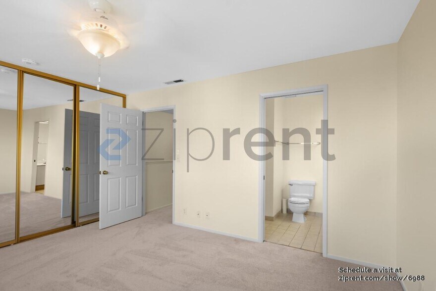 Building Photo - 700 Chiquita Ave