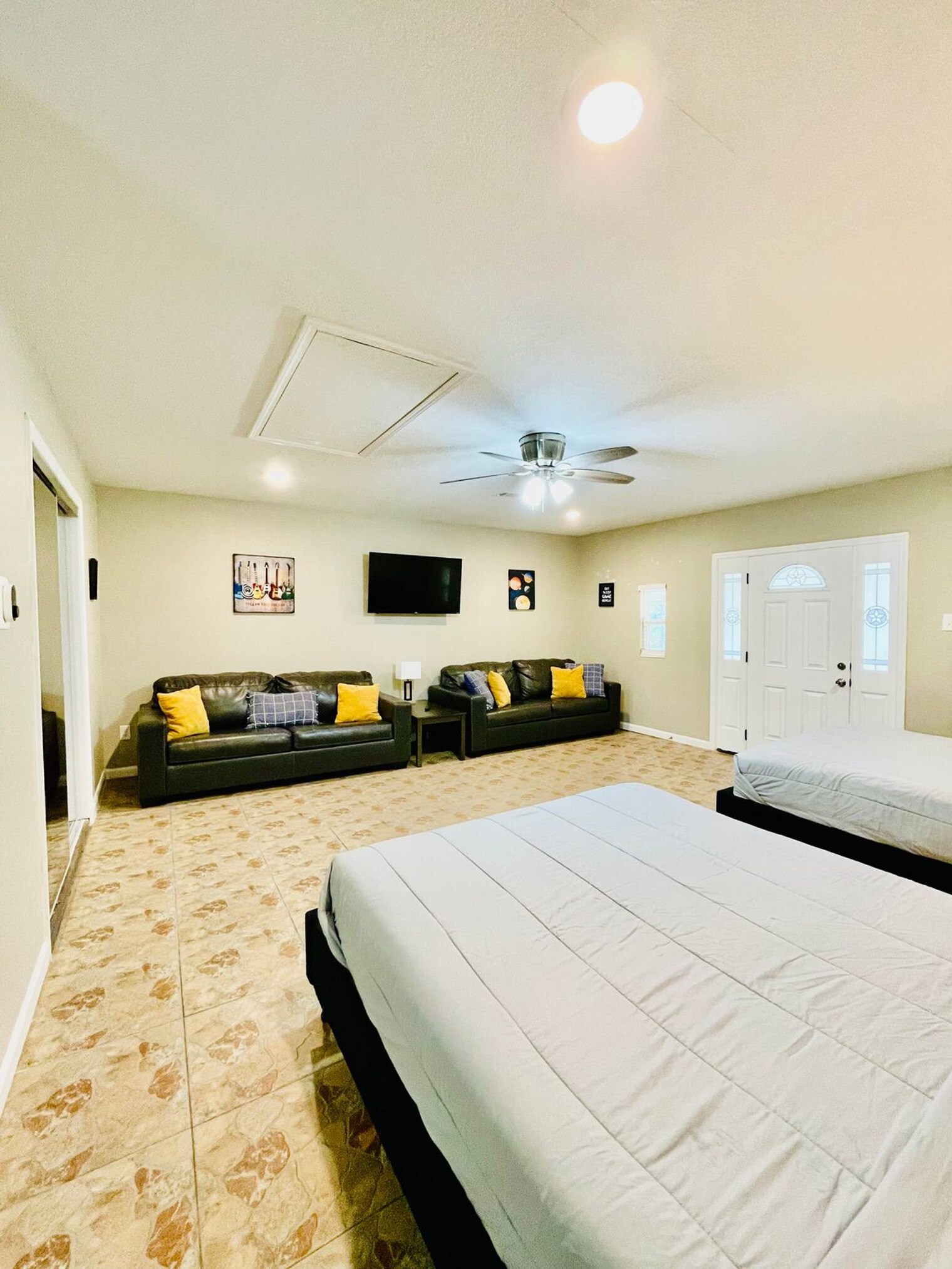 Building Photo - 9216 Carousel Ln