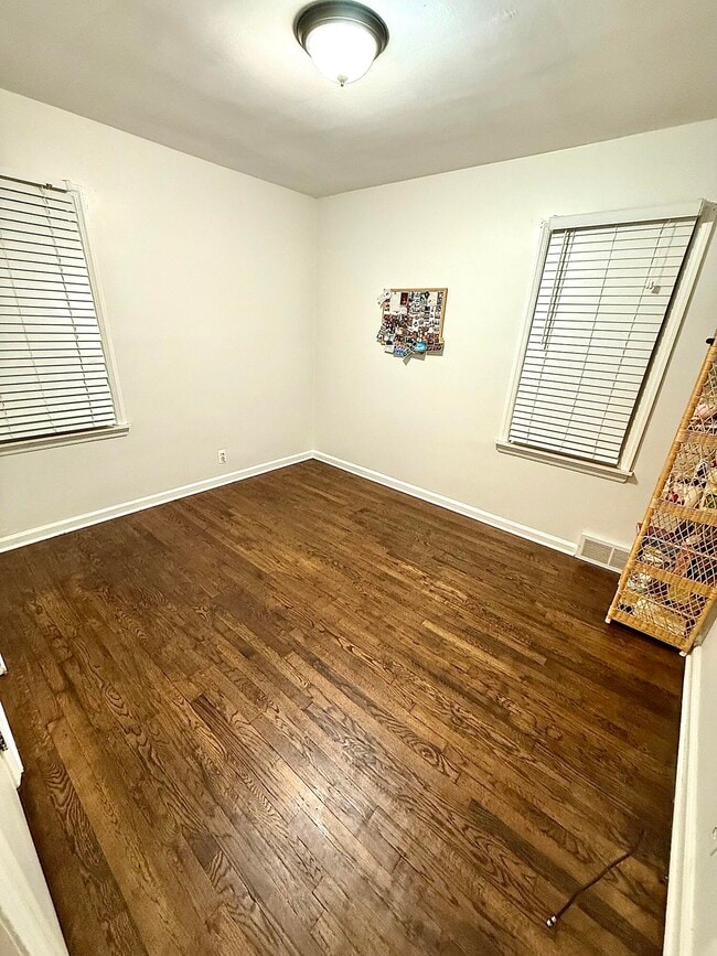 Building Photo - 1828 Thomas Ave