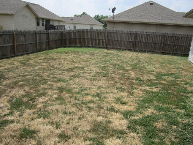 Building Photo - 412 E Denton Cir