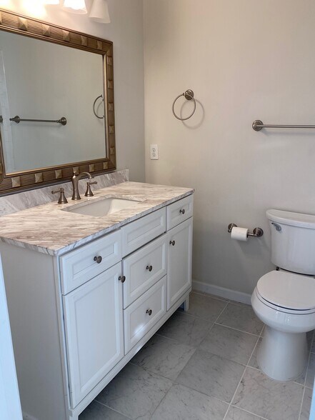 Building Photo - 300 Grosvenor Ln