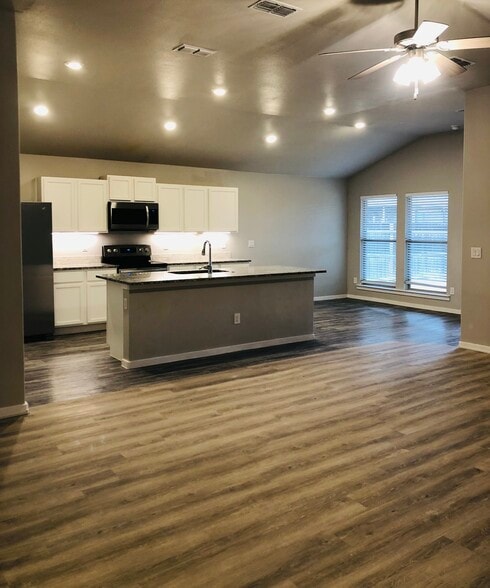 Building Photo - 7522 31st Pl