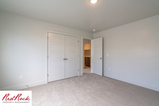 Building Photo - Innovative Design! 4 Bedroom Home in the Beautiful Desert Playa Community