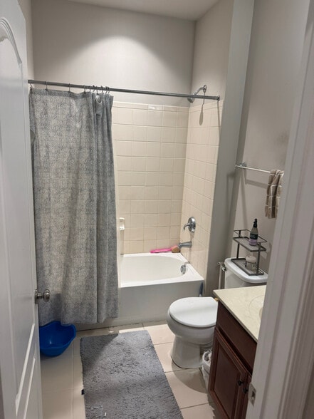 Building Photo - 9102 Vlg Spgs Dr