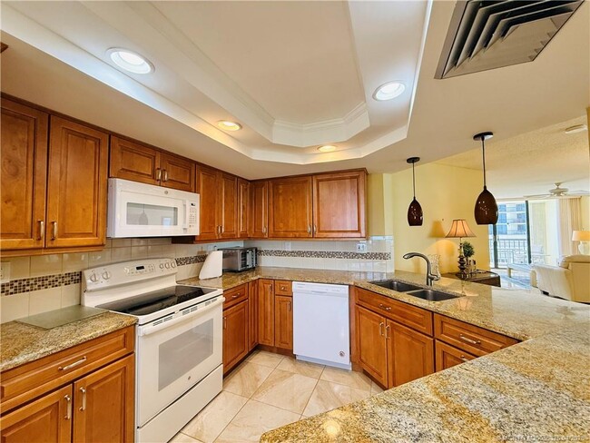 Building Photo - 9500 S Ocean Dr