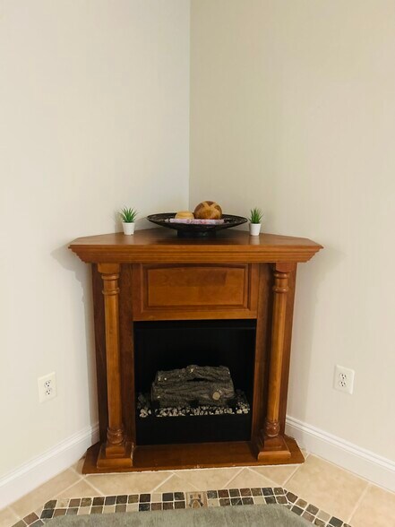 Heated electric fireplace! - 10502 Big Horn Dr
