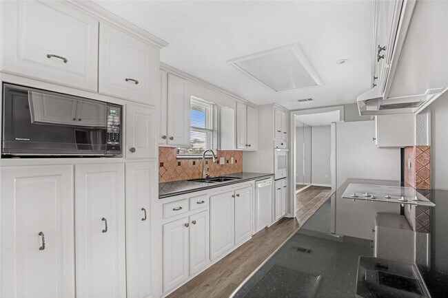 Building Photo - 24531 Whitesail Dr