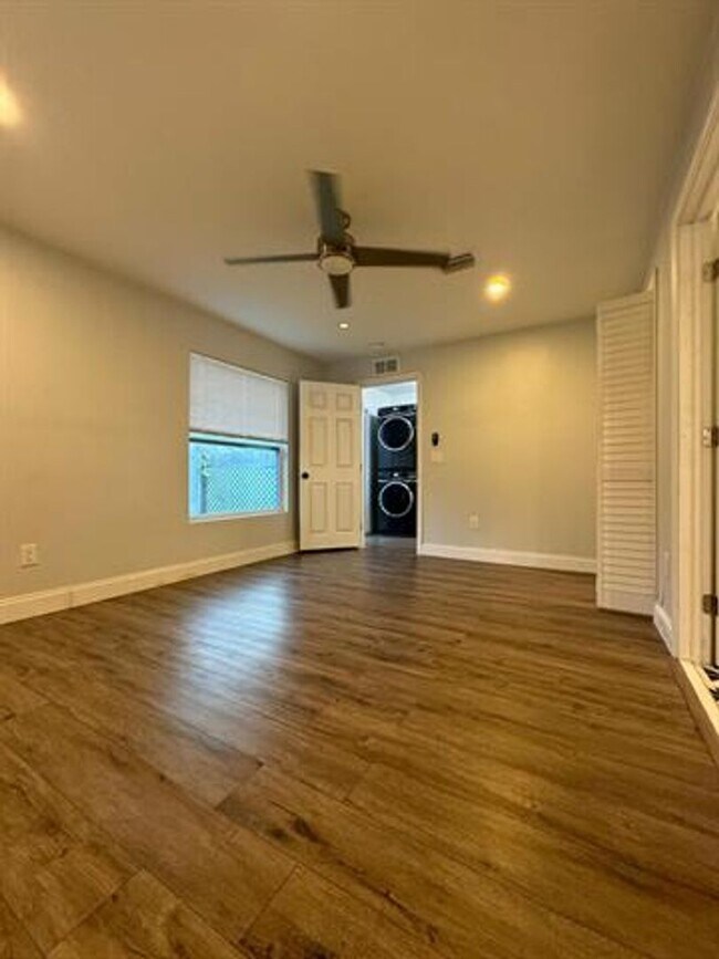 Building Photo - 9422 SW 51st St # 1-2, Cooper City, FL 33328