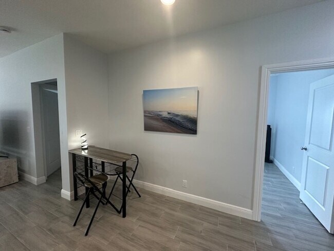 Building Photo - 3 Bedroom 2 Bath 1 Car Garage