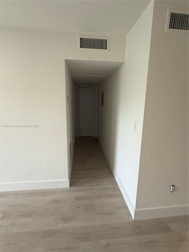 Building Photo - 1150 Madruga Ave