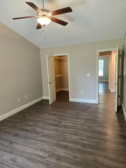 Building Photo - 75 Lucinda Dr