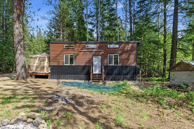 Building Photo - 1 Bedroom 1 Bath Cottage Style Studio Home with Off Street Parking Available in Sagle, Idaho!