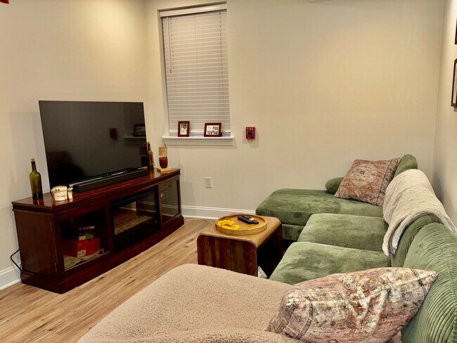 Building Photo - 511 Gorgas Ln