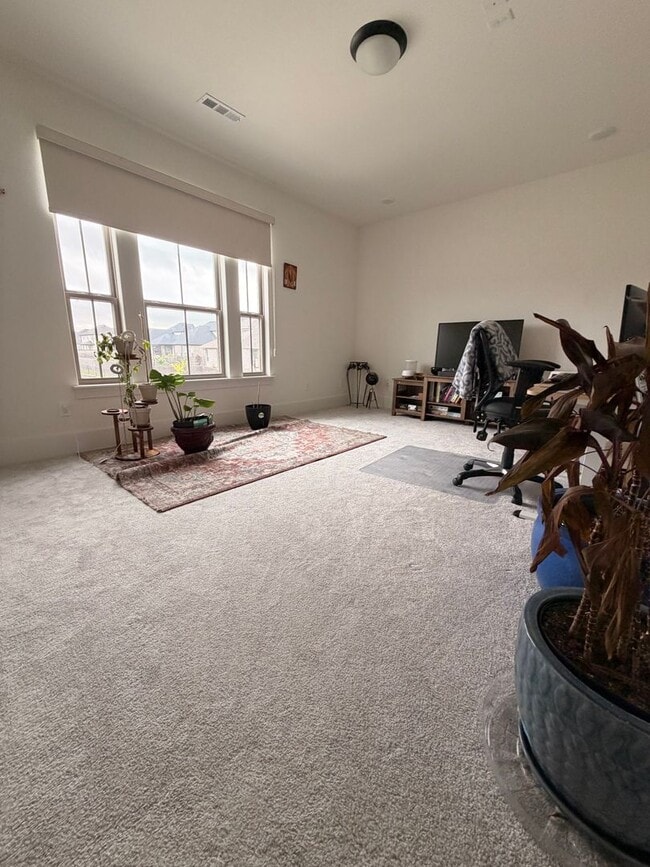 Building Photo - Spacious 5-Bedroom House in Cave Springs, AR