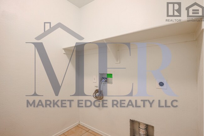 Building Photo - 4 Bed/2 Bath Home at SR-101/35th Ave! JOIN...