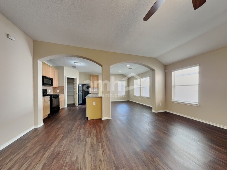 Building Photo - 9215 Birch Springs Dr