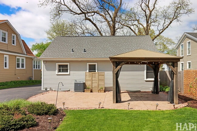 Building Photo - 115 N Hager Ave