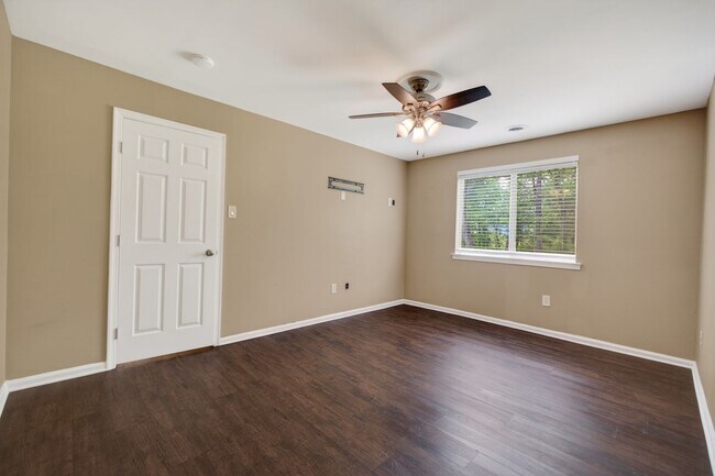 Building Photo - Beautifully Renovated Single-Level Condo in Hatboro-Horsham