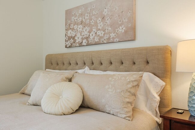 Building Photo - Beautifully remodeled bungalow