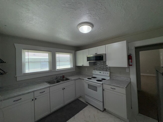 Building Photo - 306 N 32nd St