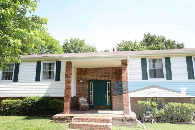 Building Photo - Beautifully renovated 4-bedroom 3 bath hom...