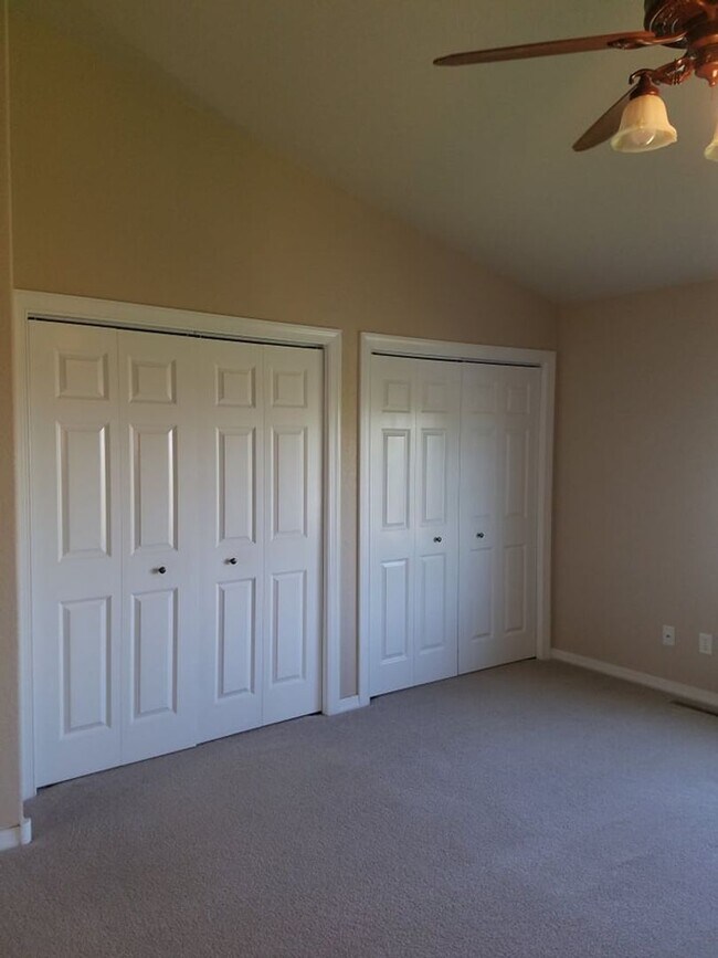 Building Photo - Beautiful Townhouse with Magnificent City Views.