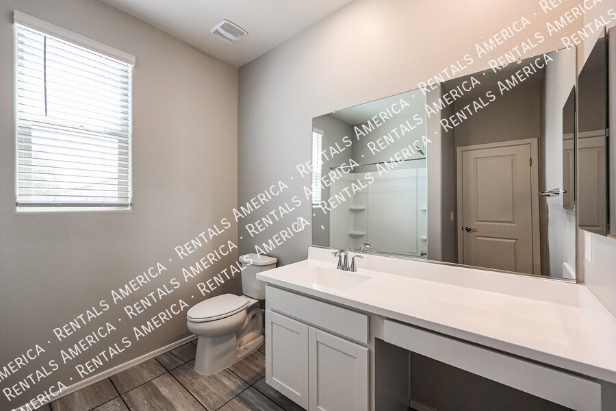 Building Photo - 1548 E Chaparral Pl