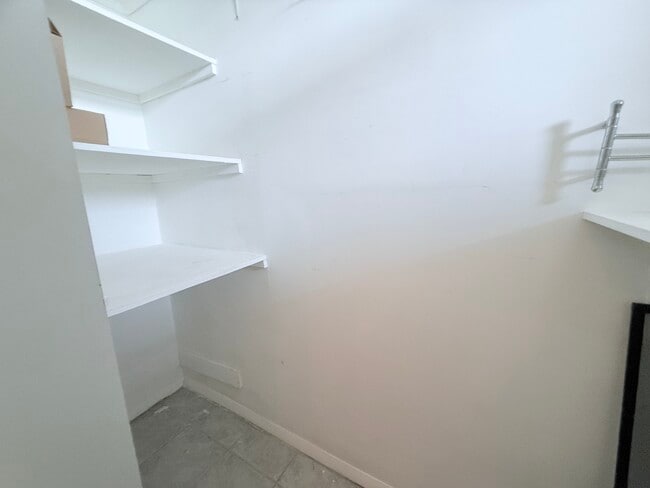 Building Photo - 1509 E 65th St