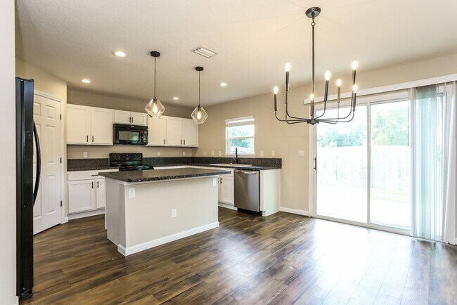 Building Photo - 523 Worcester Ct.