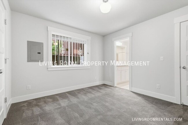 Building Photo - 5485 NE 37th Ave
