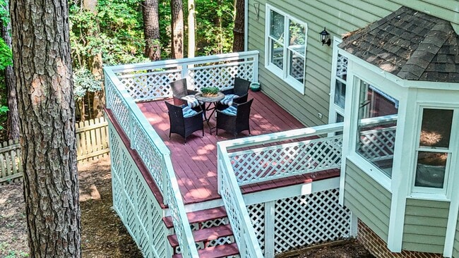 Building Photo - Beautifully Refreshed 4 Bedroom 3 Bath Col...