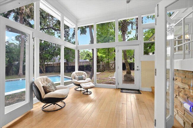 Building Photo - 1205 Gardenia Dr
