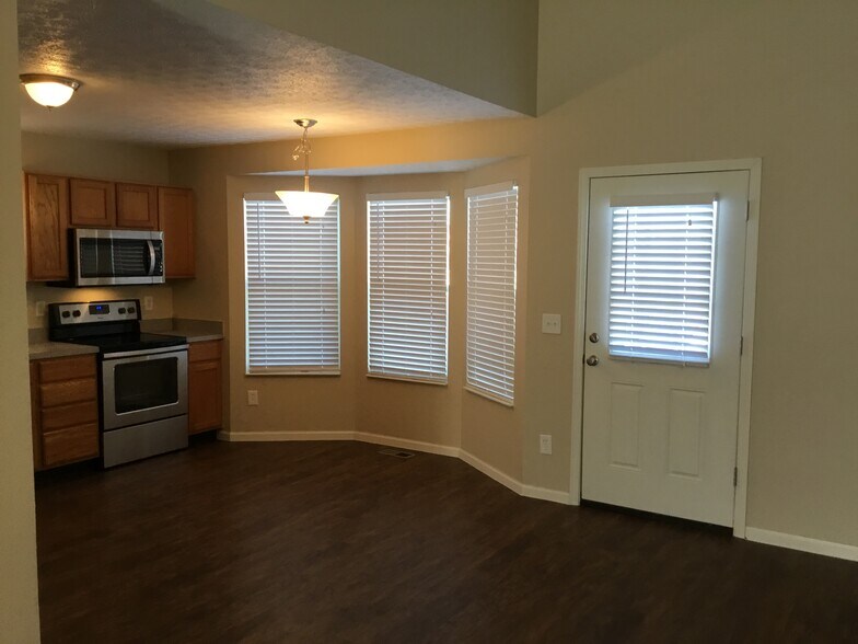 Building Photo - 8480 Amarillo Dr