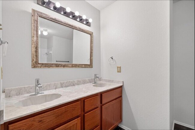 Building Photo - 1410 Green Terrace Dr
