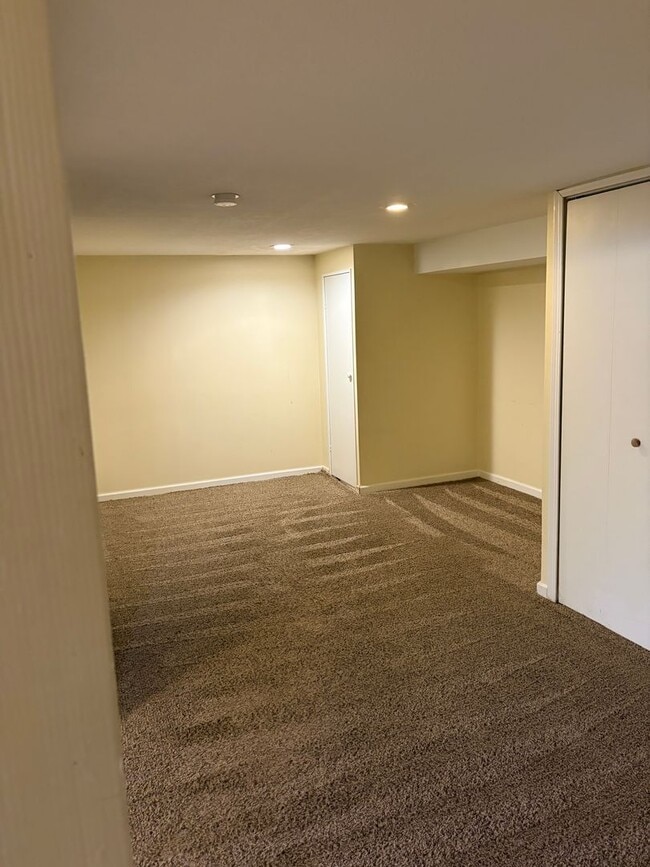 Building Photo - Hopkins Townhome for Rent