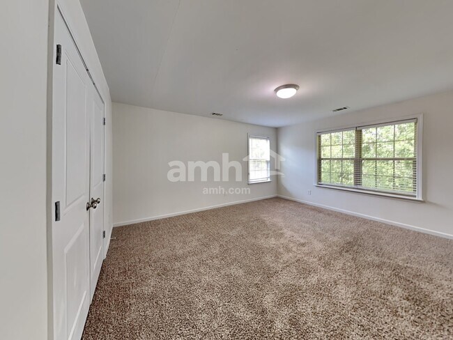 Building Photo - 781 Sonoma Dr SW