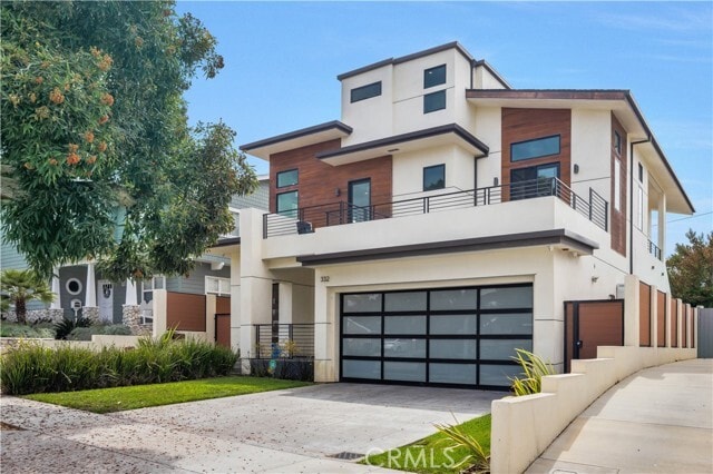 Building Photo - 332 Avenue E