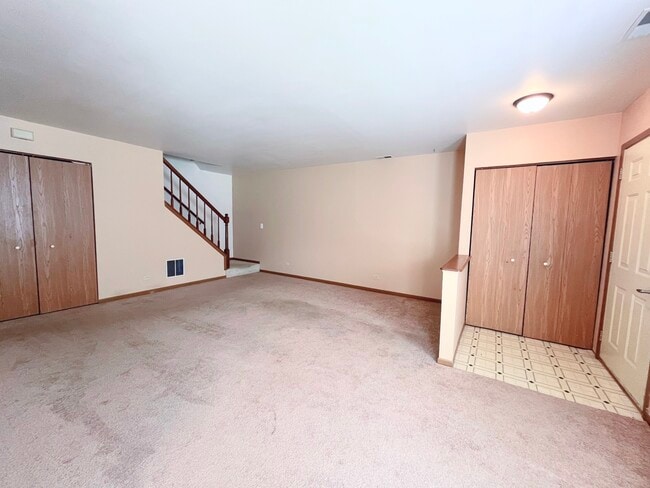 Building Photo - 1005 Greenwood Cir