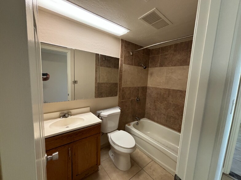 Building Photo - 8527 N 31st Dr