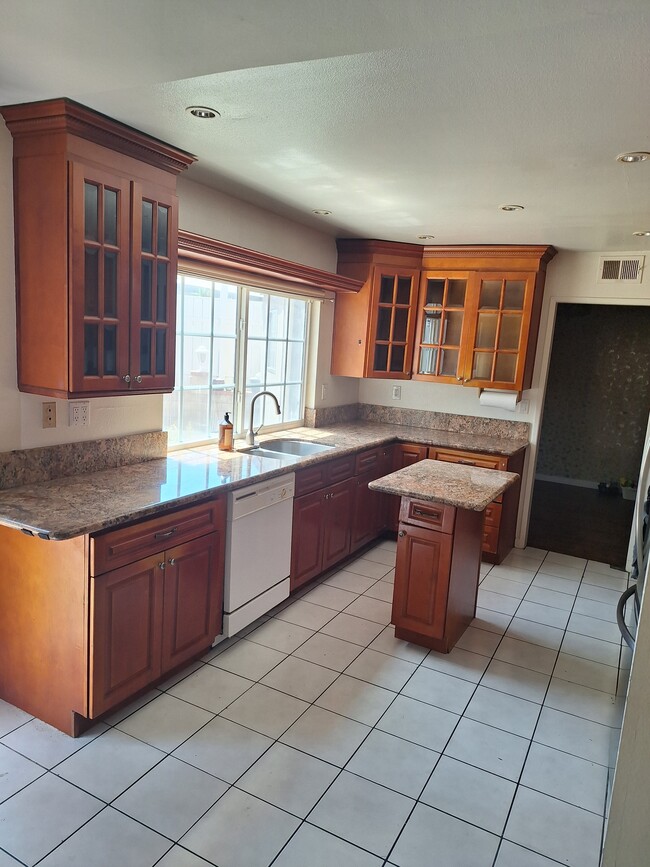 Kitchen remodel - 14900 Simonds St