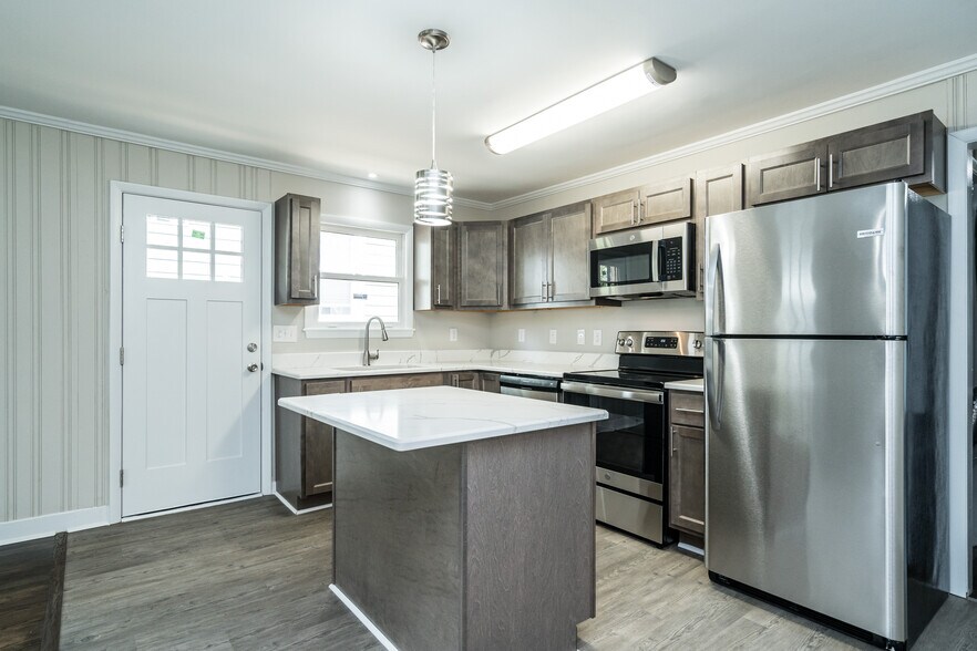 Building Photo - 504 N Maple St