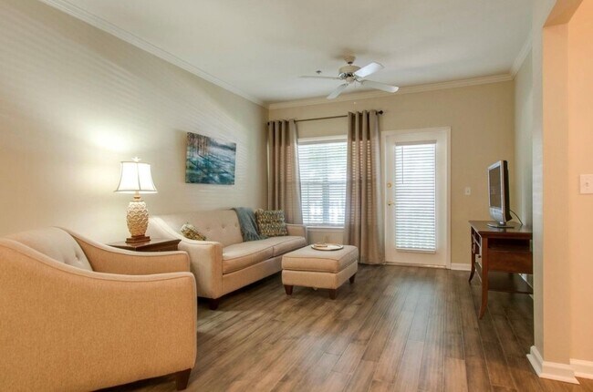 Building Photo - 2025 Woodmont Blvd