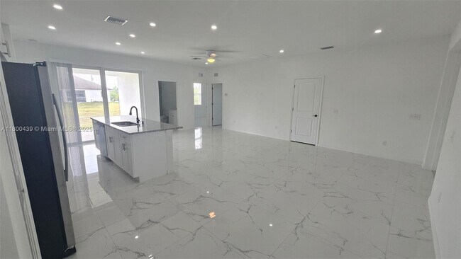 Building Photo - 2809 64