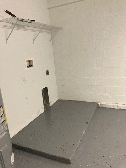 Building Photo - 44 Karat Path