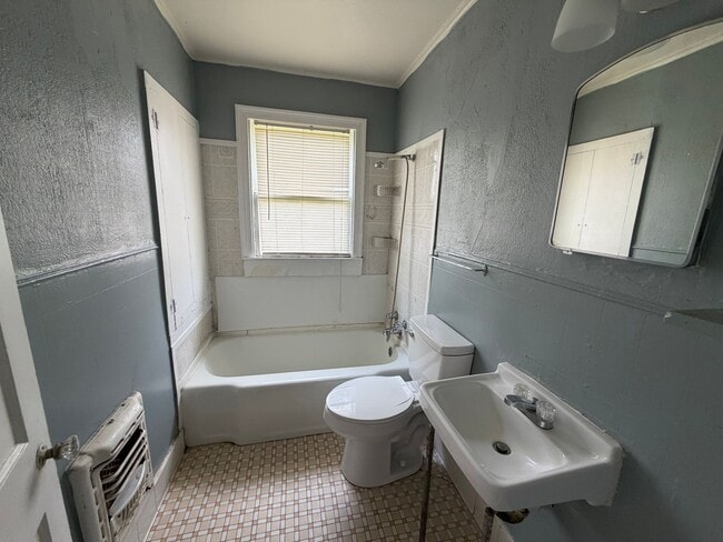 Building Photo - 258 Wyandotte St