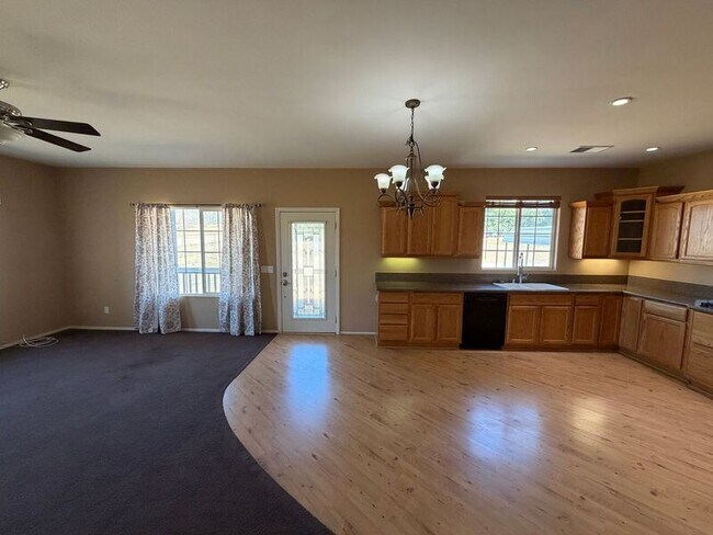 Building Photo - 32596 Galleano Ave