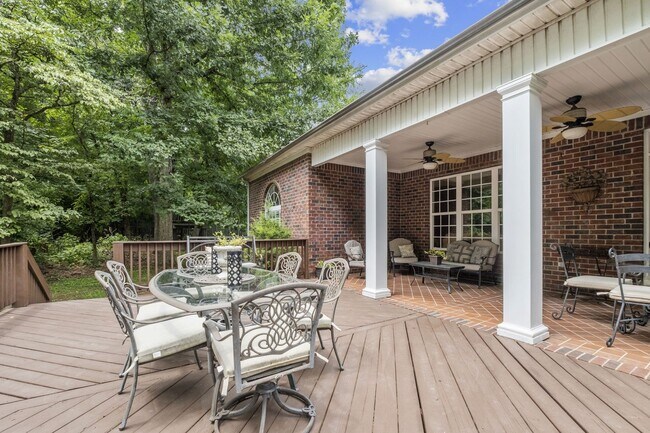 Building Photo - 1015 Crimson Clover Dr