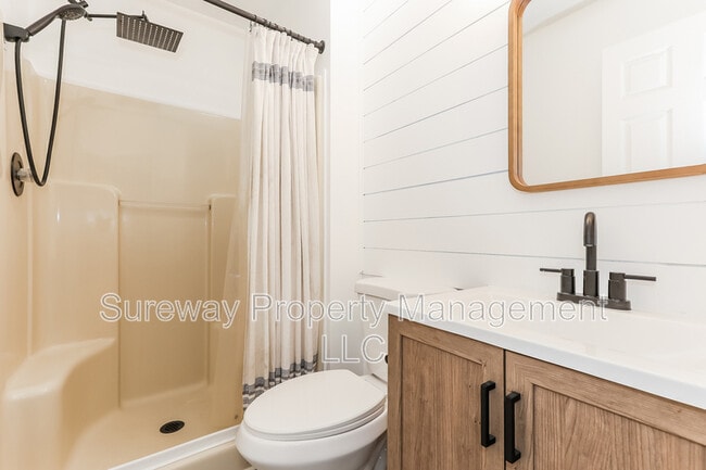 Building Photo - 316 Lake Side Dr