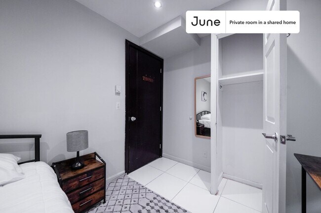 Building Photo - Room in Shared 5 bed/2 bath home in Upper West Side